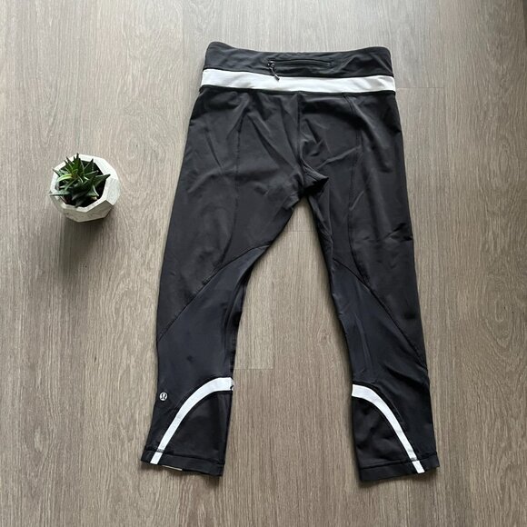 Lululemon Black Cropped Leggings w White Piping Details (& Zipped Back Pocket) - Picture 8 of 13